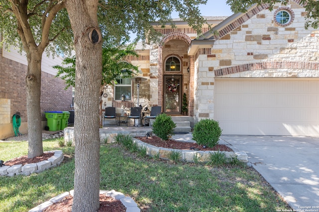 view of front of home featuring a garage and a front lawn