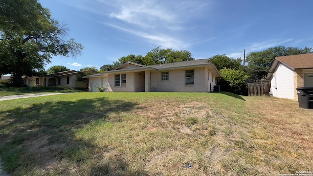 view of front facade with a front yard