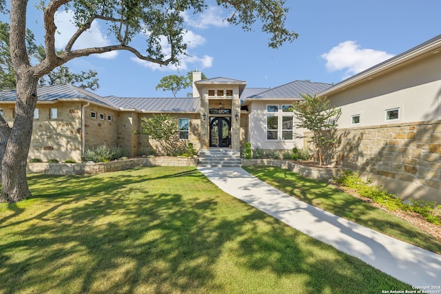 view of front of property featuring a front lawn