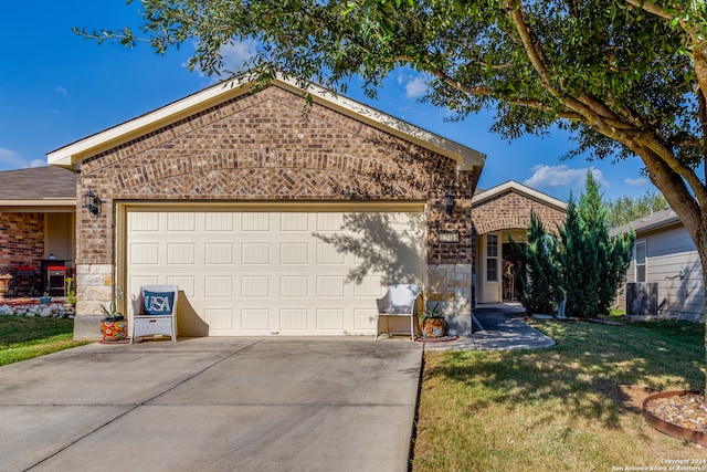 view of front facade with a garage and a front lawn