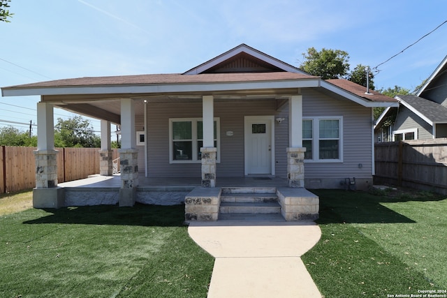 view of front of house featuring a front yard