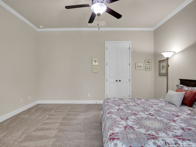 bedroom with carpet floors, ornamental molding, ceiling fan, and a closet