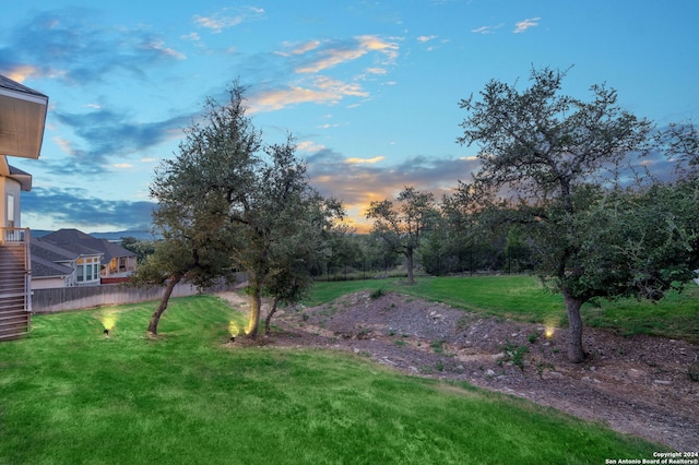 view of yard at dusk