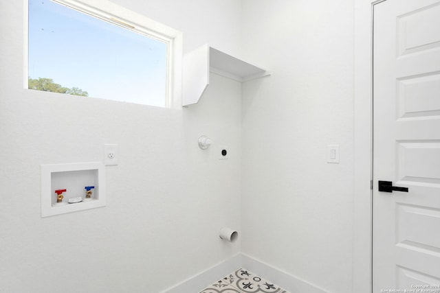 laundry area featuring a wealth of natural light, washer hookup, tile patterned floors, and hookup for a gas dryer