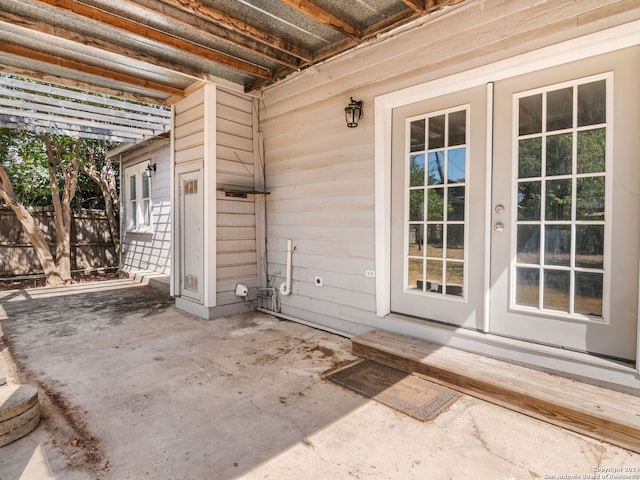 entrance to property featuring a patio