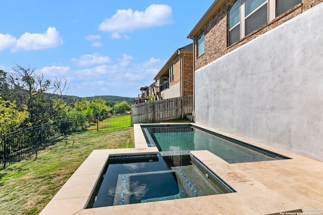 view of pool featuring an in ground hot tub