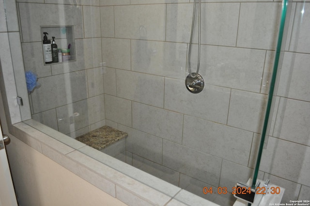 bathroom featuring tiled shower