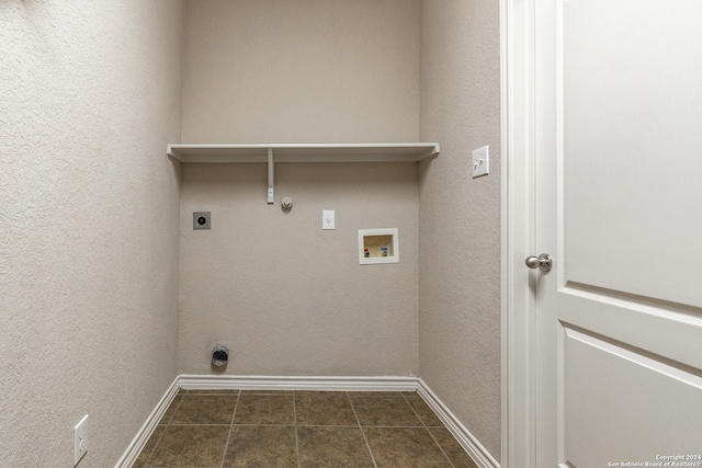 laundry room with dark tile patterned floors, hookup for an electric dryer, hookup for a washing machine, and gas dryer hookup