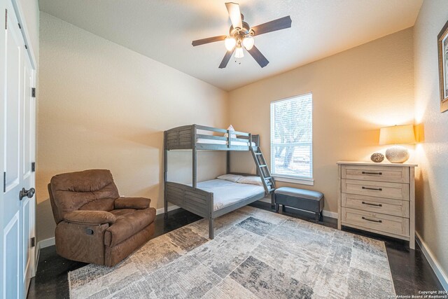 bedroom with ceiling fan