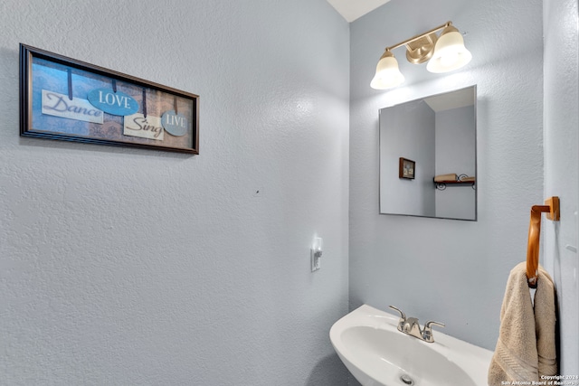 bathroom featuring sink