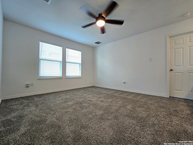 carpeted empty room featuring ceiling fan