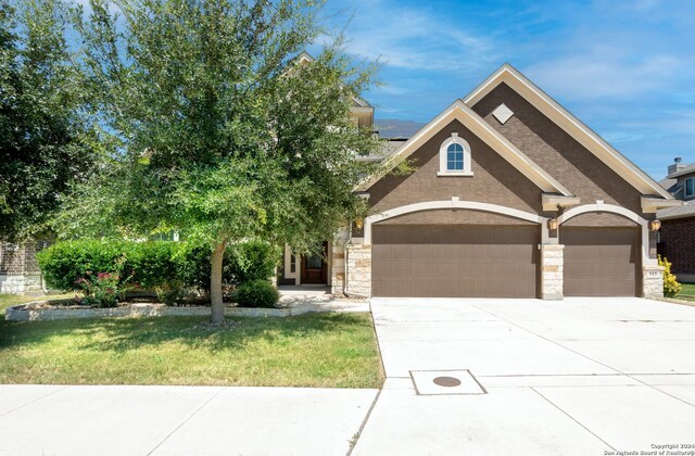 view of front of home featuring a front lawn and a garage