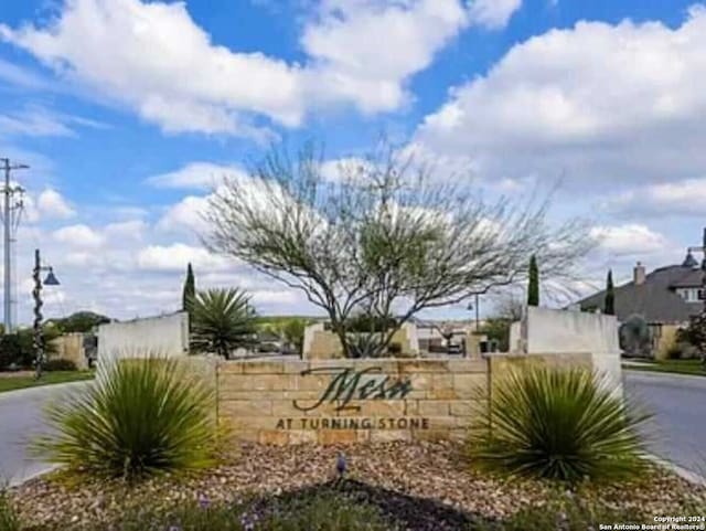 view of community / neighborhood sign