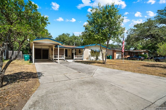 ranch-style home featuring a porch