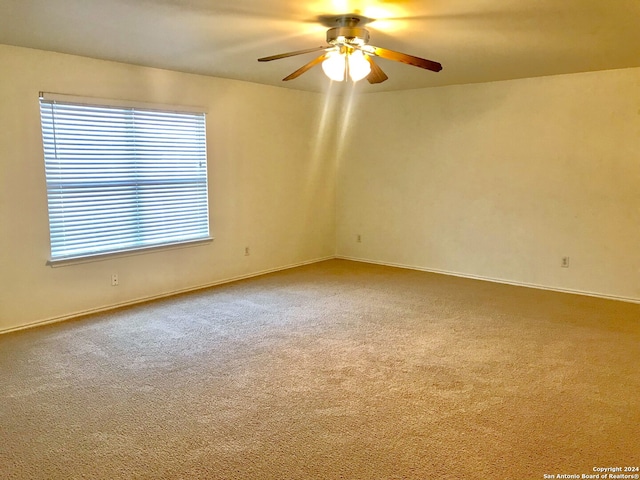 unfurnished room featuring carpet flooring and ceiling fan