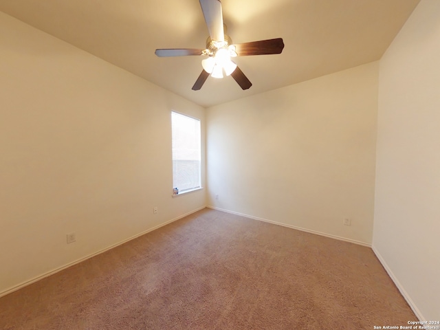 unfurnished room featuring ceiling fan and carpet flooring