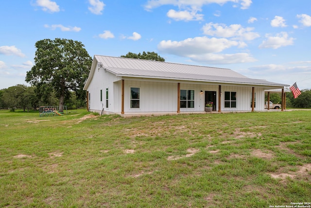 view of front of home featuring a front yard and metal roof