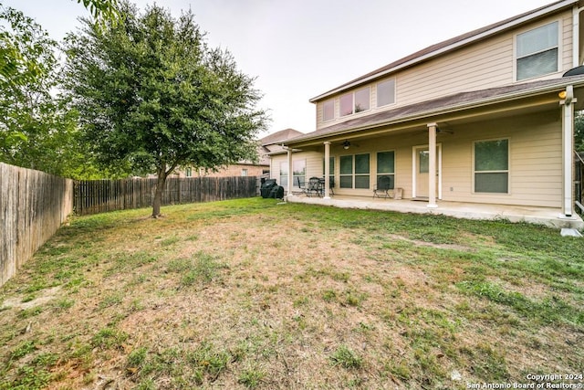 view of yard featuring a ceiling fan, a patio area, and a fenced backyard