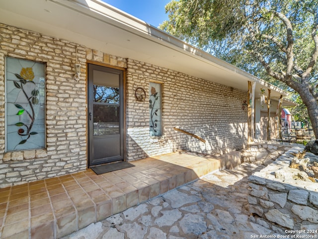 property entrance featuring a patio