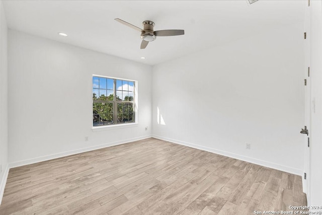 empty room featuring light wood-type flooring, baseboards, a ceiling fan, and recessed lighting