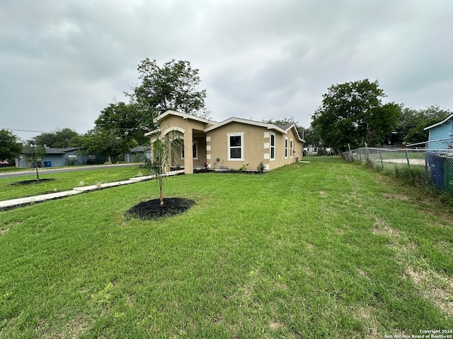 view of front of property with a front lawn