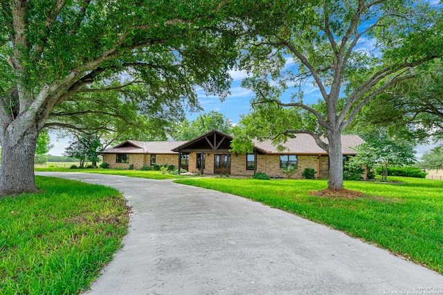 ranch-style house with a front yard