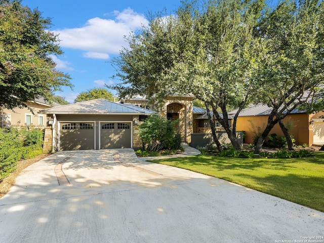 view of front facade featuring a garage and a front yard