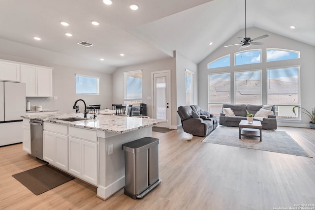 kitchen with a kitchen island with sink, light hardwood / wood-style flooring, ceiling fan, and dishwasher