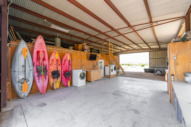 garage with washer / clothes dryer