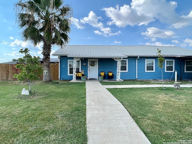 single story home featuring a front lawn