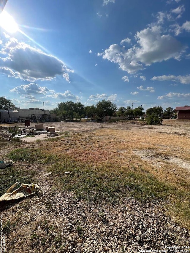 view of yard featuring a rural view