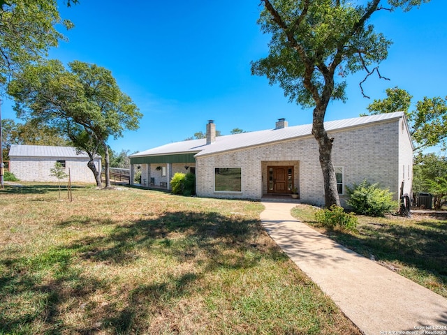 view of front of house featuring cooling unit and a front lawn