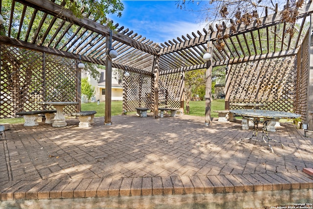 view of patio featuring a pergola