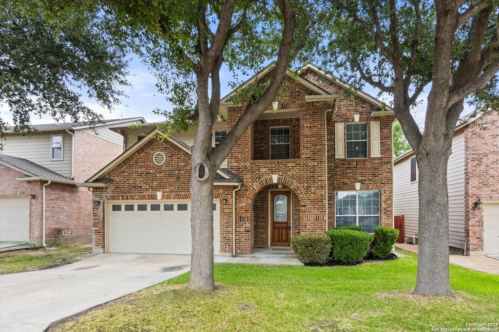 view of front of house featuring a garage and a front yard