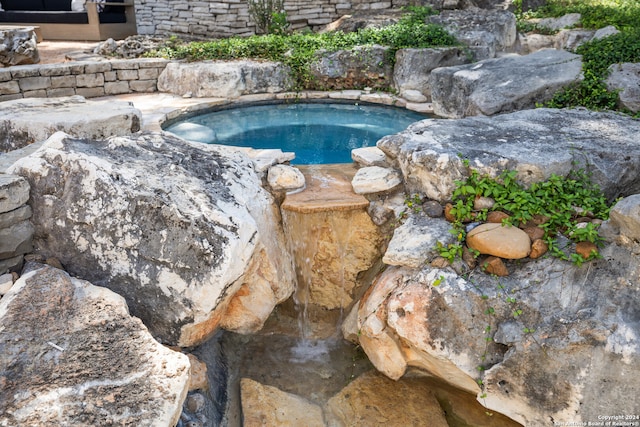 view of swimming pool