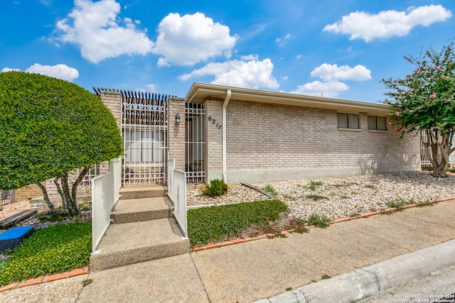 view of front of property