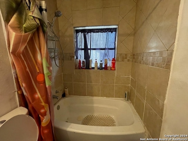 bathroom featuring shower / bath combo with shower curtain