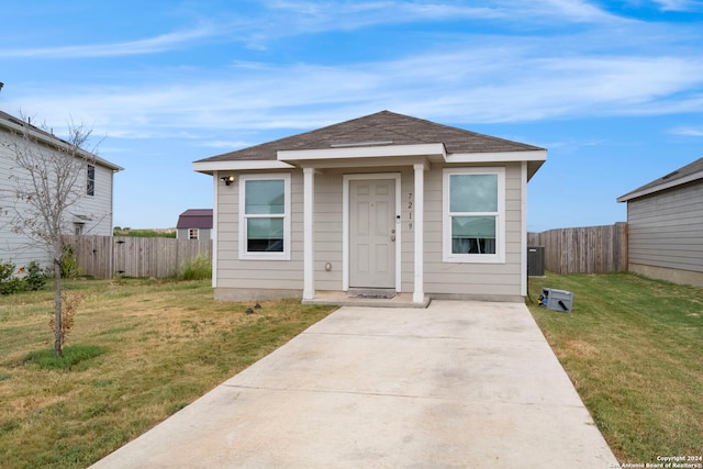 bungalow featuring a front yard and a patio