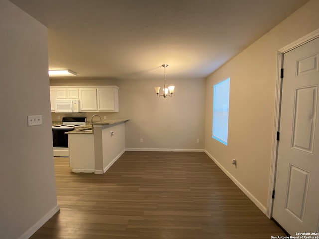 kitchen featuring a notable chandelier, white appliances, kitchen peninsula, dark wood-type flooring, and white cabinets