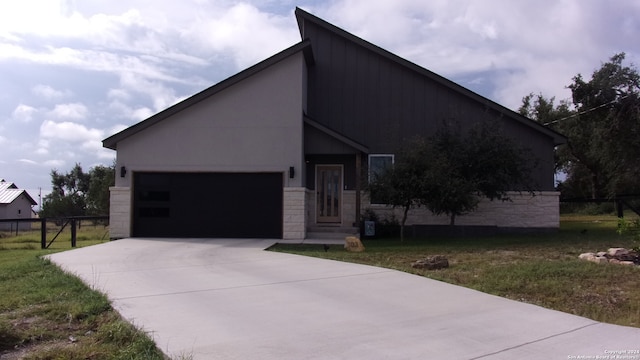 view of front of home featuring a garage and a front lawn