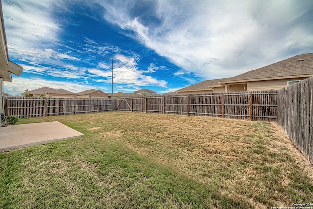 view of yard with a patio