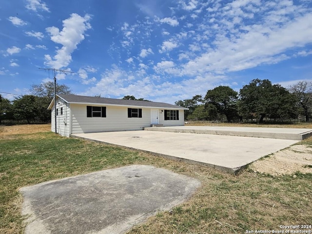 rear view of house featuring a lawn