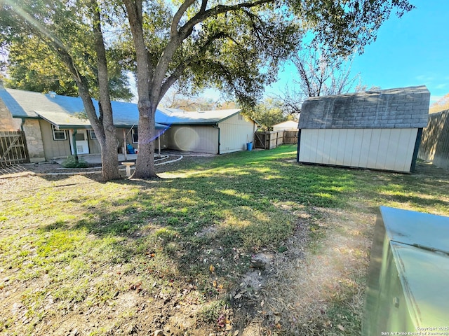 view of yard with a shed