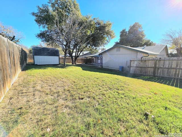 view of yard with a storage unit