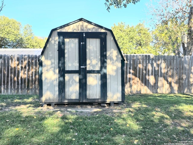 view of outdoor structure featuring a yard