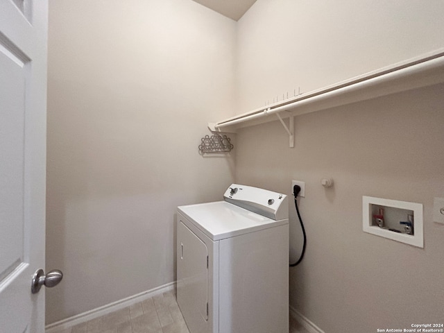 laundry area featuring washer / clothes dryer and light tile patterned floors