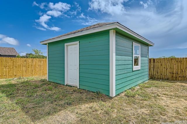 view of outbuilding featuring an outdoor structure and a fenced backyard