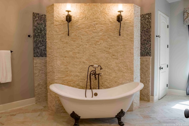 bathroom featuring a washtub