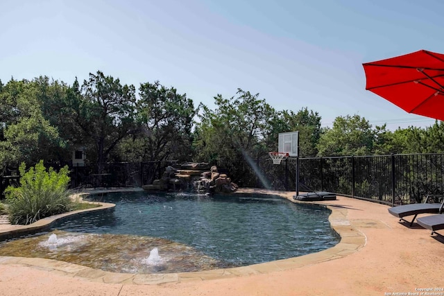 view of pool with pool water feature