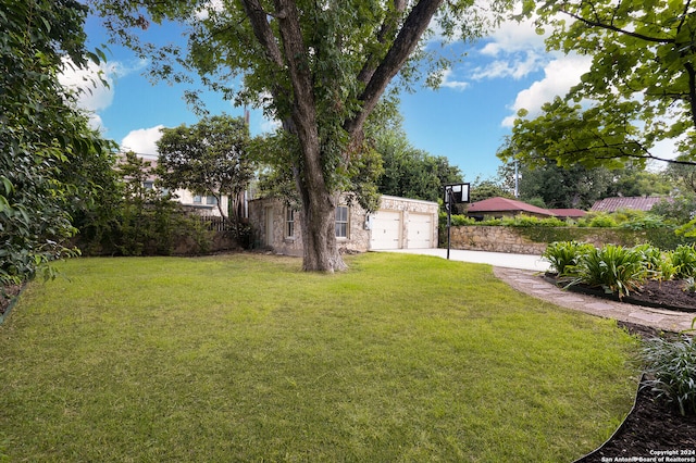 view of yard with a garage